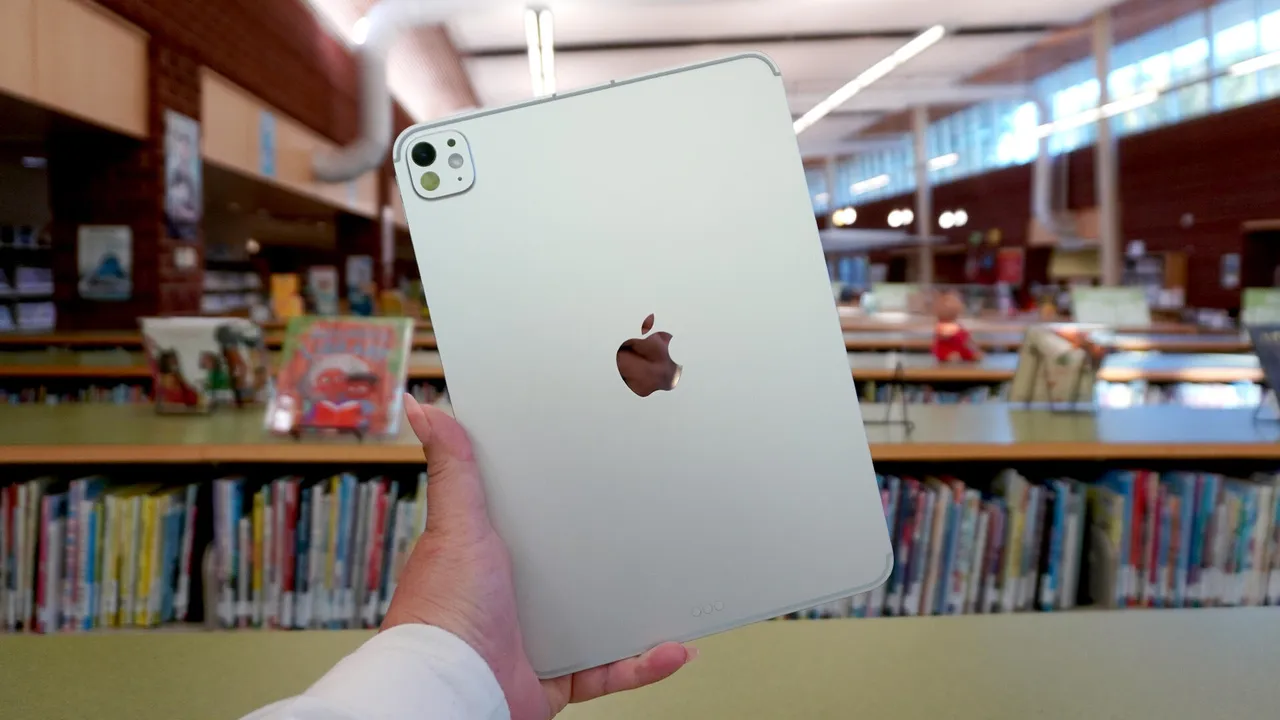 Новые гаджеты от Apple: iPad Pro M5 и AirPods Pro 3 – идеальный тандем