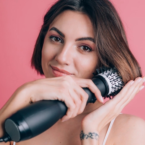 Фен-щітка для волосся: переваги, недоліки, кому підходить та топ-5 рекомендованих моделей
