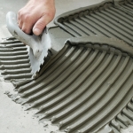 Як вибрати клей для плитки: поради майстрів