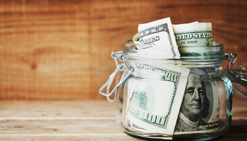 Стоит ли хранить сбережения в долларах?