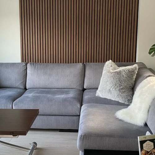 Акцент за диваном: 3 приема создания фокусной стены, которая не требует дополнительного декора