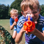 Чому варто купити дитині іграшкову зброю?